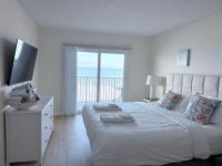 Gulf-Front 3BR with Huge Balcony, Pool and Private Garage - B&B Clearwater Beach