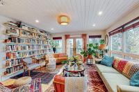One-Bedroom Loft in Anchorages Bootlegger Cove - Bed and Breakfast Anchorage