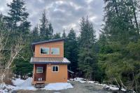 Bright 1BR Girdwood Home w Walk-In Closet Studio - B&B Eliska