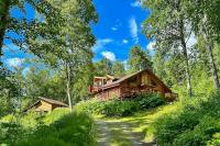 Remote 2BR Log Cabin Tucked Outside Anchorage - B&B Eagle River