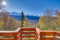 Remote 2BR Log Cabin Tucked Outside Anchorage - B&B Eagle River