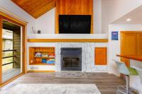 Ski-InOut Loft Condo Near the Village Square - B&B Girdwood