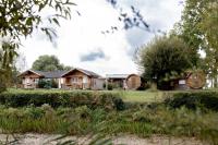 Peenehof Köppen - Ferienwohnungen & Schlaffässer - B&B Jördenstorf