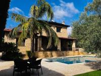 Valencia Grove Villa - Ferienwohnung Milioú
