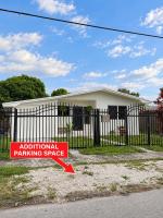 3 ROOMS House - FREE Parking - 15 MiN to the Beach - B&B Biscayne Park