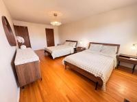 Spacious 2-Bed Room with Private Bathroom - B&B Toronto