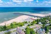 Walk to the Beach! - Free Parking - Fire Pit - B&B South Haven