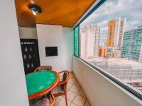 150 m do mar no centro, garagem e churrasqueira - B&B Camboriú