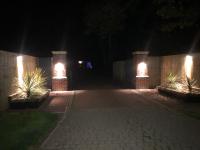 Luxury Woodlands Lodge with Hot Tub courtyard - Chambres d'hôtes Firsby