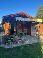 Cozy Garden Cabin in the Countryside - B&B Schneegattern