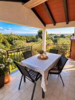 Apartment Pharos - B&B Zambratija