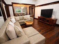 Beach House with Fire Pit and Pizza Oven - Bed and Breakfast Bealiba