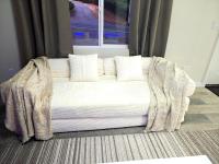 Renovated 2BR Home, Private Patio, Sleeps 6 - B&B Renton