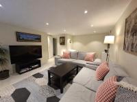 Spacious Apartment with Private Entrance & Free Parking - Ferienwohnung Mölndal