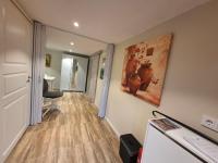 Spacious Apartment with Private Entrance & Free Parking - B&B Mölndal