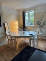 Spacious 4-Bed Contractors or Family - B&B Market Harborough