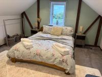 Private One-Bedroom Retreat in Gated Tadworth Setting Recently refurbished - B&B Lower Kingswood