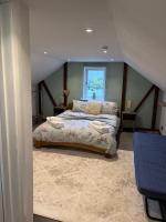 Private One-Bedroom Retreat in Gated Tadworth Setting Recently refurbished - B&B Lower Kingswood
