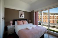 Lovely & Cosy 2BR 2Bath 'Penthouse' Steps to Hyde P - B&B London
