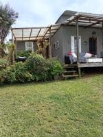 Petlyn Eco Cottage Tiny home peaceful pet friendly off grid in Wilderness - B&B George