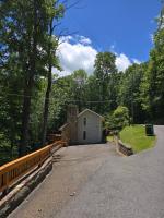Whispering Bears Chalet - B&B Gatlinburg