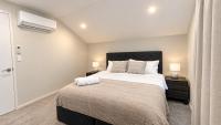 4 Bedrooms Home - 4 Baths - Garage - Highland Park - B&B Auckland