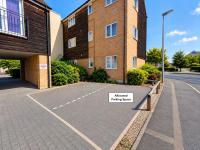 Stylish 2 Bedroom Flat • Free Parking • Balcony • Sky TV • Fast WiFi • Yoko property - Chambres d'hôtes Milton Keynes