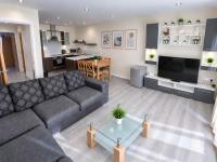 Comfortable Spacious 3 Bed, 2 Bedroom Apartment - Secure Parking - Close to Manchester City Centre and Old Trafford - Chambres d'hôtes Manchester