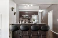 Chic Bay St Home Bright Modern & Cozy - B&B Toronto