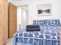 Comfortable Spacious 3 Bed, 2 Bedroom Apartment - Secure Parking - Close to Manchester City Centre and Old Trafford - B&B Manchester