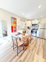 5 Min to UofA, Southgate Mall & Whyte Ave, Cozy Private Garage Suite - B&B Edmonton