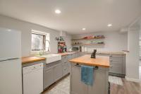 2-Bedroom Private Suite, Free Parking, Near Main St & Downtown - B&B Vancouver