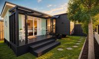 Cozy Tiny House in Garden Setting, 3 Minute Drive to Back Beach - Ferienwohnung New Plymouth