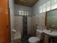 F&F Beachside Kubo Hub - Cozy Modern Kubo near Beach Surf Hub & Tourism Hub - B&B Gubat
