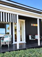 Rosies cottage hideaway in Stanmore Bay with lovely seaview - B&B Whangaparaoa