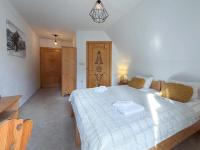 Doppel-/Zweibettzimmer mit Balkon