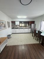 Single Room and Shared Kitchen & living room בית משותף - Bed and Breakfast Carmel City