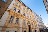 Old Town Serenity & Historic Charm - B&B Bratislava