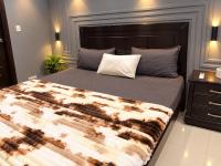 Elegant Family Apartment, 2 Beds, Netflix, AC, Parking In E11 Islamabad - B&B Islamabad