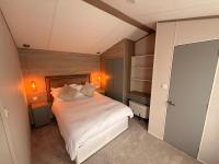 Cabin Sleeps 6 with Lake Access Parking - B&B Northampton