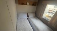 Cabin Sleeps 4 with Indoor Pool and Patio - B&B Felixstowe