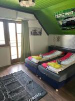 Dreibettzimmer mit Bad