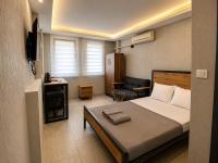 Walking distance to Altıparmak Zafer Plaza - B&B Bursa