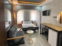 Walking distance to Altıparmak Zafer Plaza - B&B Bursa