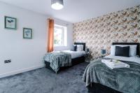 Huge 4BR 2BT Home - Pool Table - Etihad - COOP - B&B Manchester