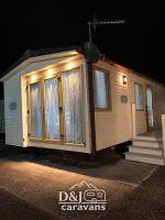 Happy Days Caravan Park - D&J Holiday Home - Sleeps 8 - Towyn - Bed and Breakfast Kinmel Bay