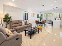 1EM Spacious Abnb 5BR Home With 2 Parking, 5 Minute To Westfield - B&B Brisbane