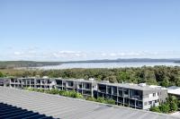 The Hamptons Lake House Noosa Heads Luxury House - Bed and Breakfast Noosa Heads