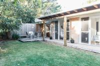 The Sunshine Bungalow Beautiful Noosa Home - Chambres d'hôtes Sunshine Beach