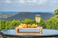 New Luxe Villa - Coastal Views - 30 min to Noosa - Bed and Breakfast Nindaroo